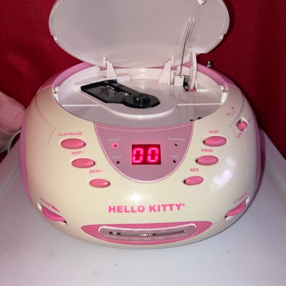 Vintage Hello Kitty CD Player - Picture 6 of 6